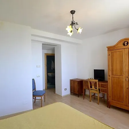 Marina Del Cantone Sleeps 22 Pool Air Con Villa