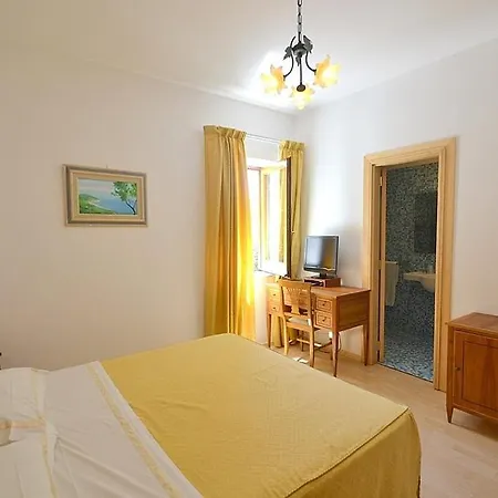 Marina Del Cantone Sleeps 22 Pool Air Con