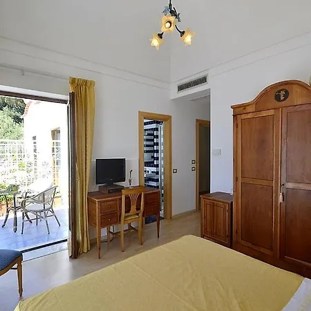 Villa Marina Del Cantone Sleeps 22 Pool Air Con