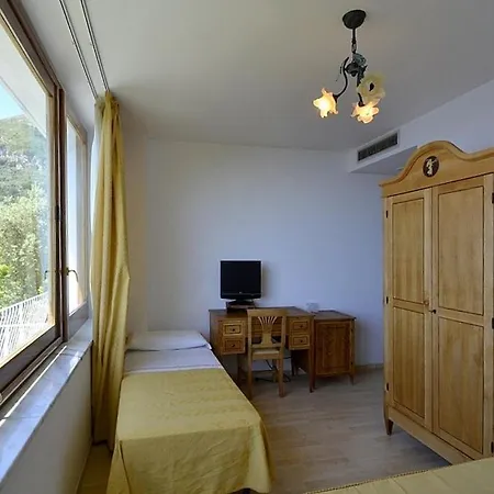 Marina Del Cantone Sleeps 22 Pool Air Con Nerano