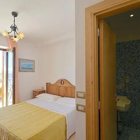 Marina Del Cantone Sleeps 22 Pool Air Con Nerano