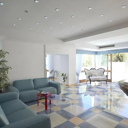 Marina Del Cantone Sleeps 22 Pool Air Con