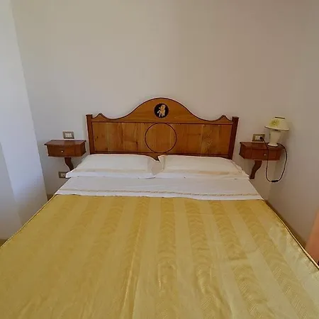 Marina Del Cantone Sleeps 22 Pool Air Con